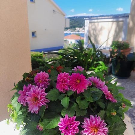 Marovito Apartment Supetarska Draga Bagian luar foto