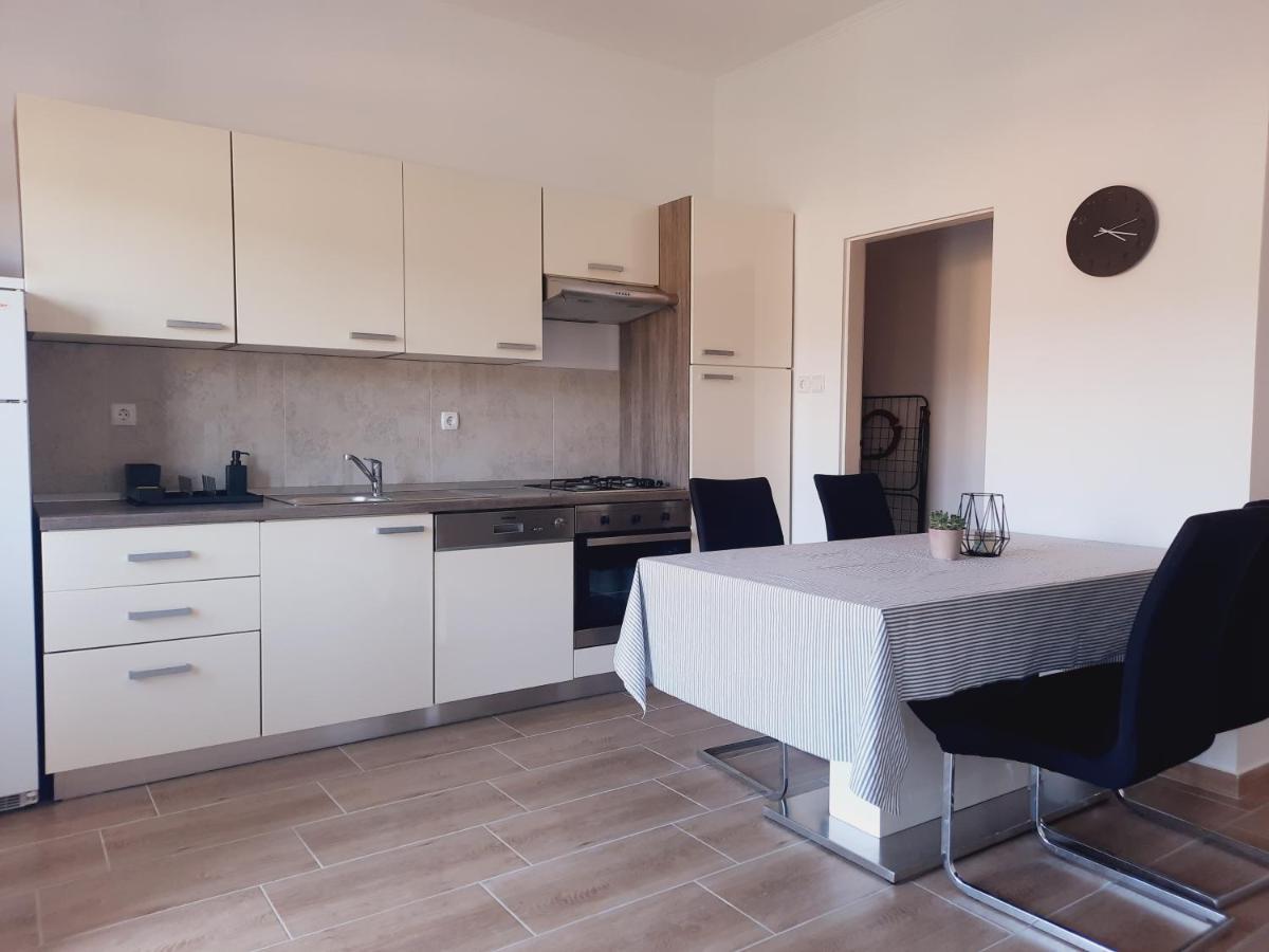 Marovito Apartment Supetarska Draga Bagian luar foto