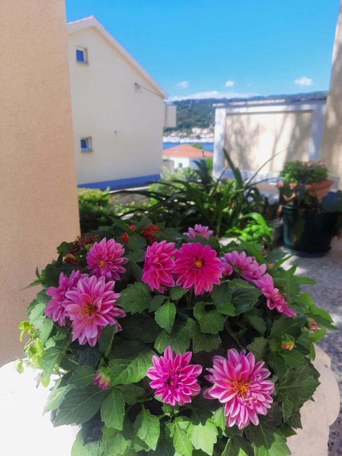 Marovito Apartment Supetarska Draga Bagian luar foto